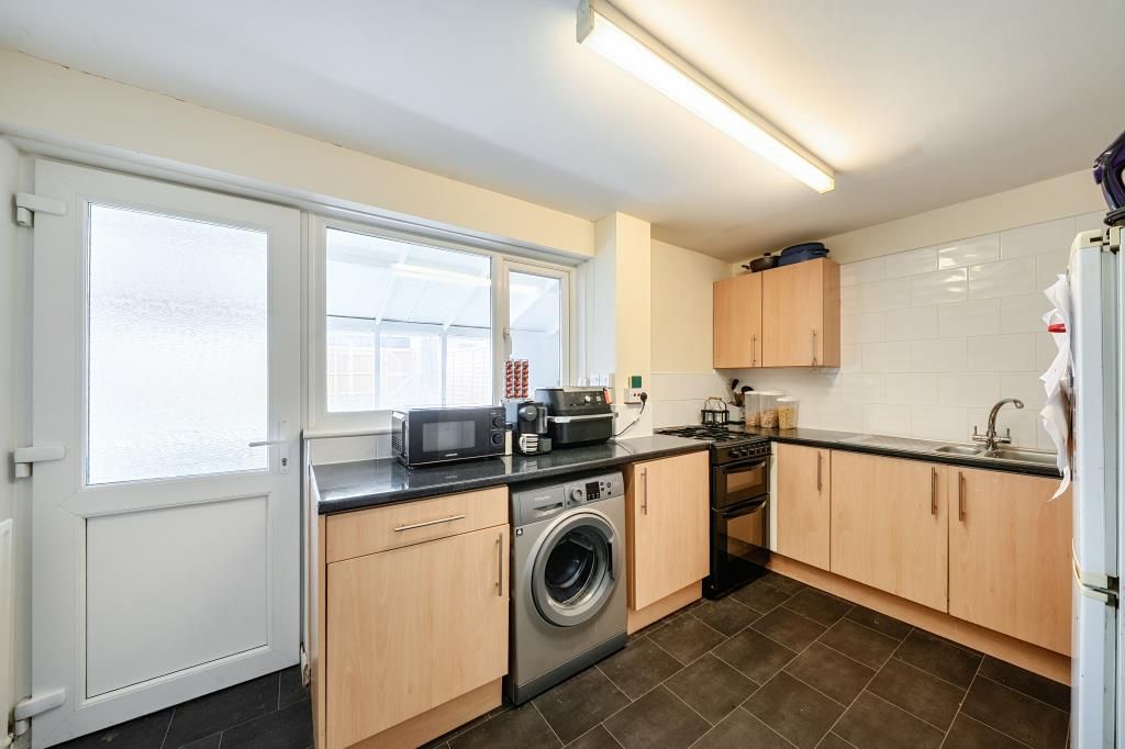 Property photo 3 of 17 Kitchen