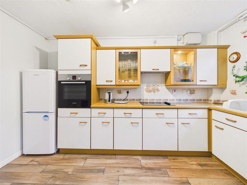 Property photo 3 of 13 Cam05193G0-Pr0116-Still001.Jpg