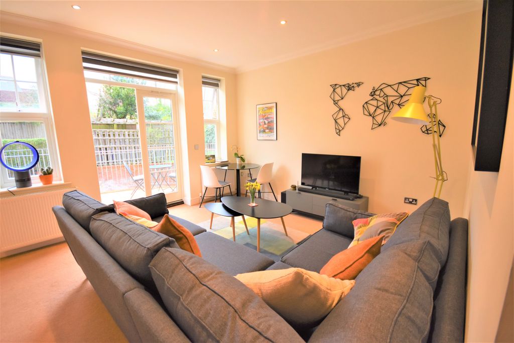 Property photo 3 of 10 Sitting Room