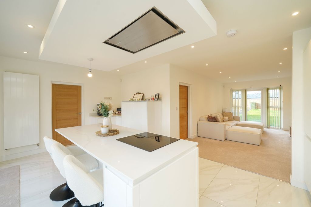 Property photo 3 of 12 Photo