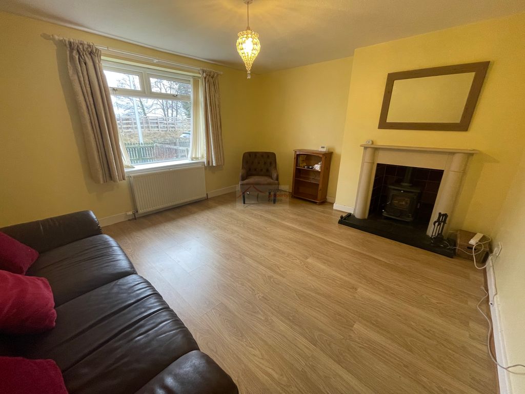 Property photo 2 of 17 Lounge A.Jpg