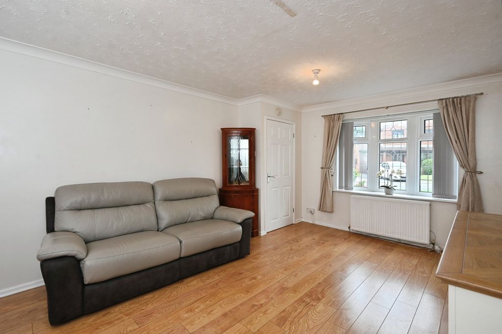 Property photo 3 of 17 Living Room