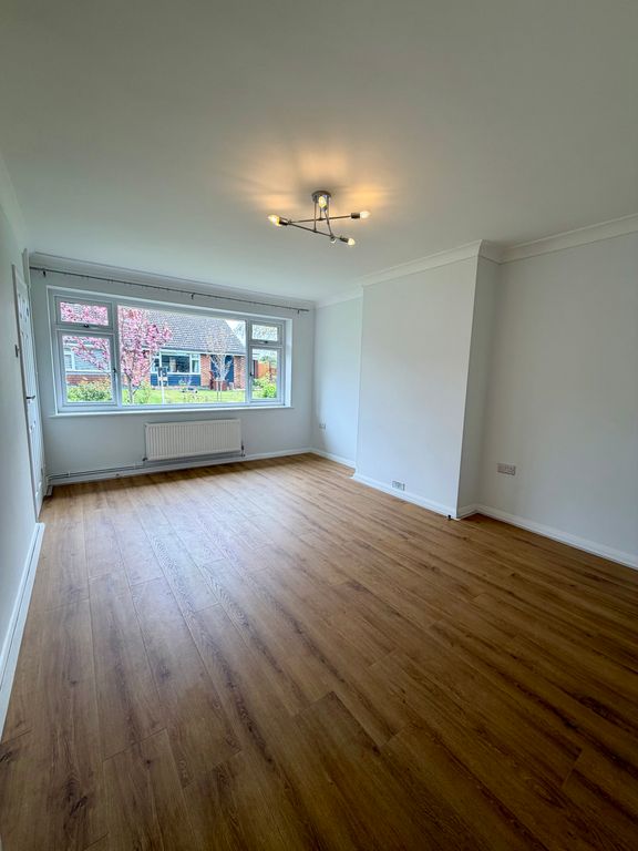 Property photo 2 of 11 Living Room