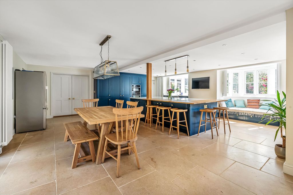 Property photo 2 of 31 Image