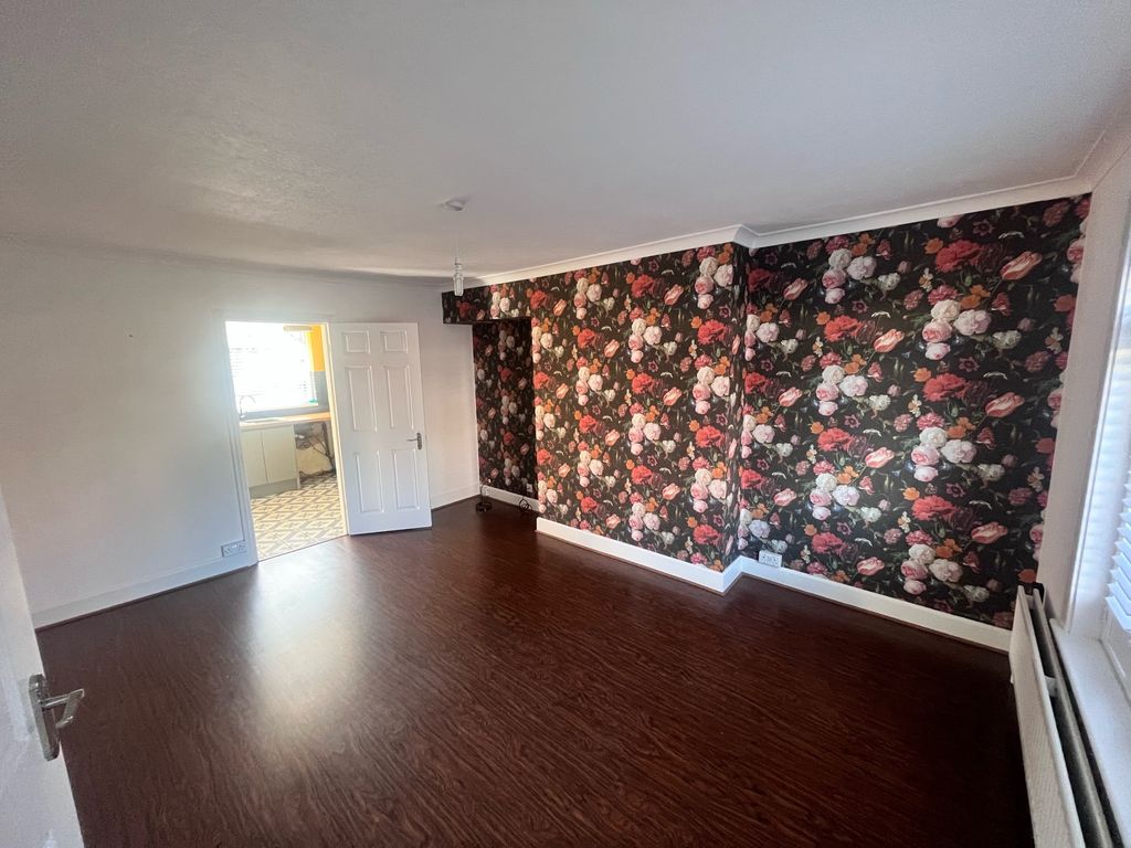 Property photo 2 of 11 Image