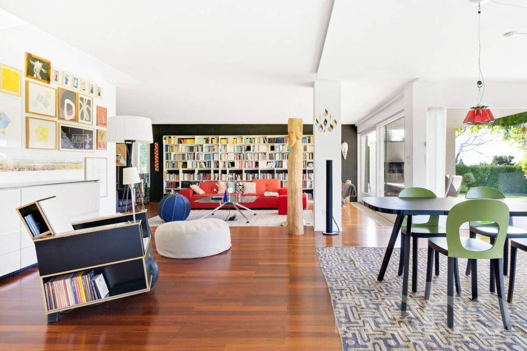 Property photo 2 of 12