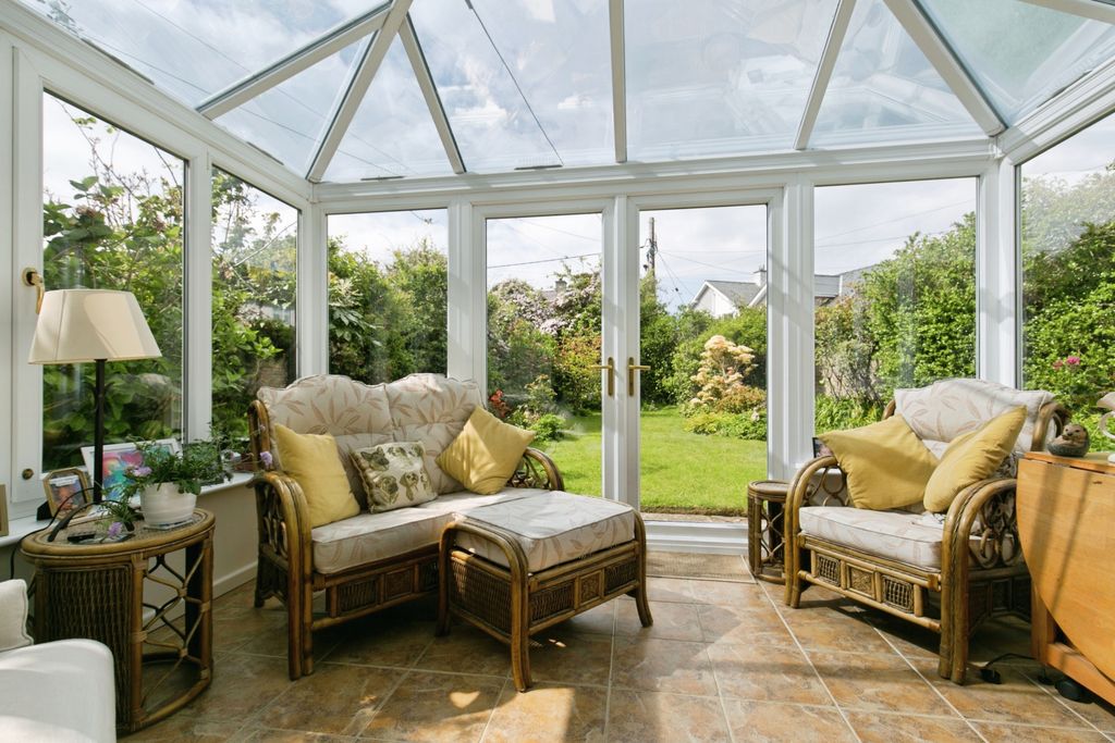 Property photo 3 of 18 Conservatory
