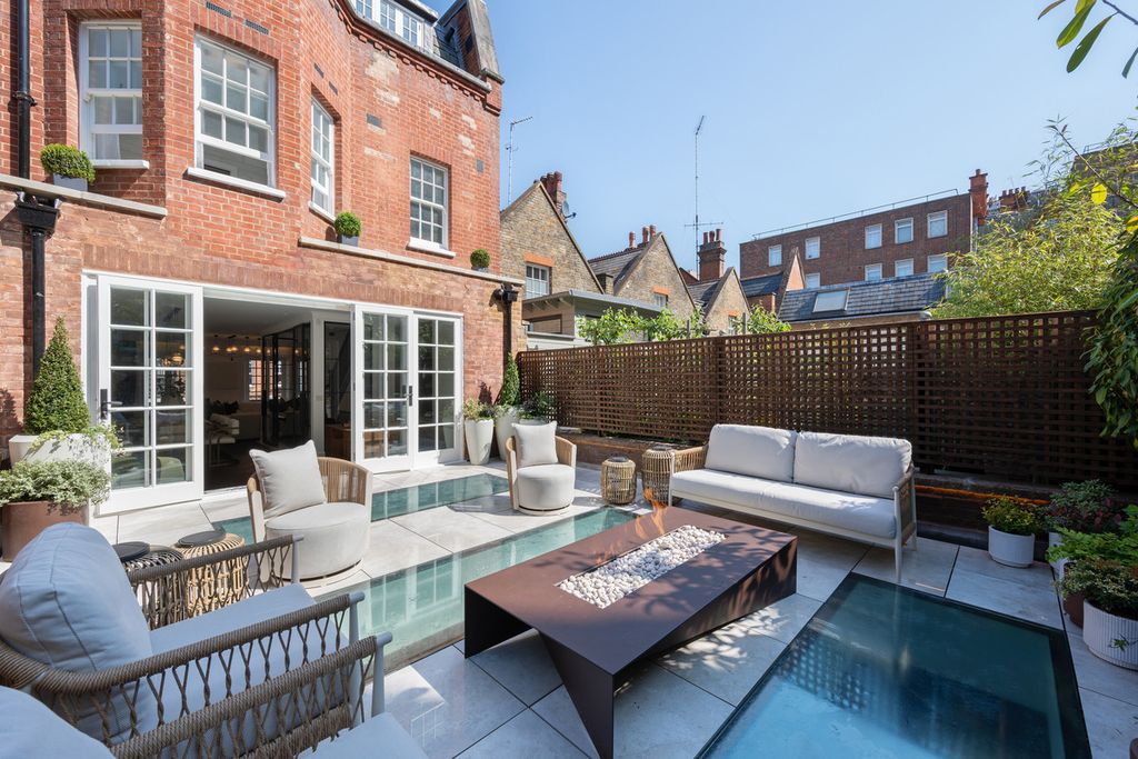 Property photo 3 of 28