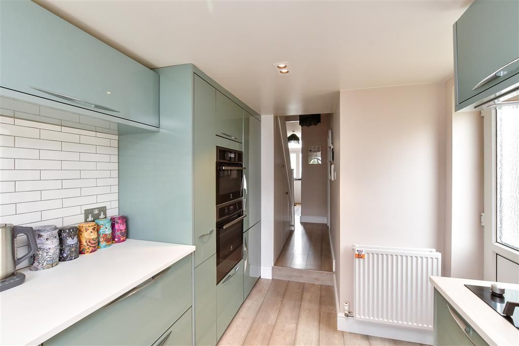 Property photo 3 of 12 Kitchen