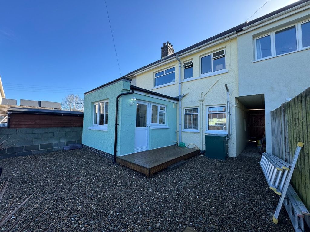 Property photo 2 of 32
