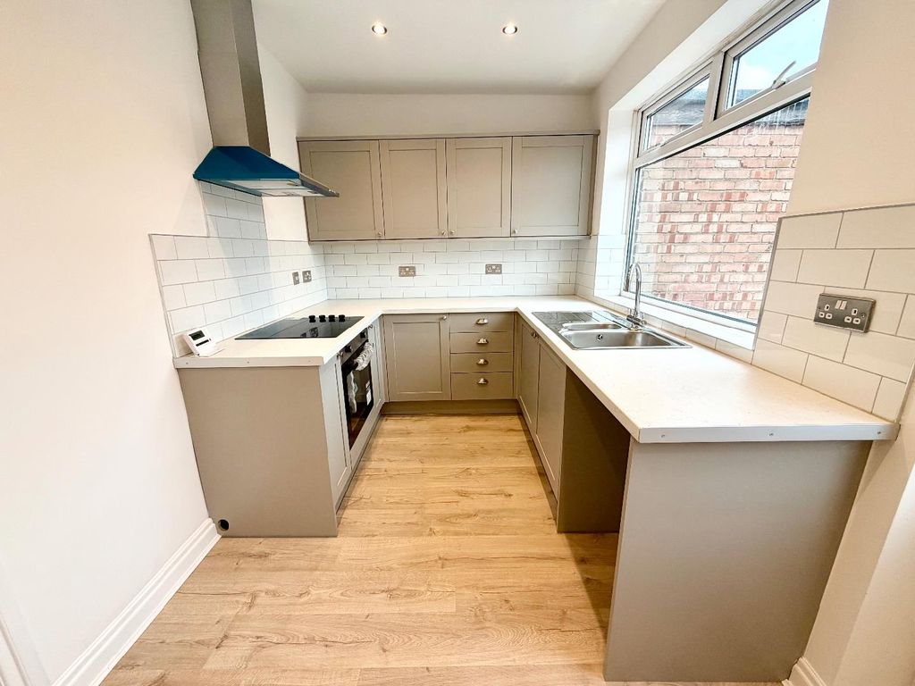 Property photo 3 of 12 Kitchen