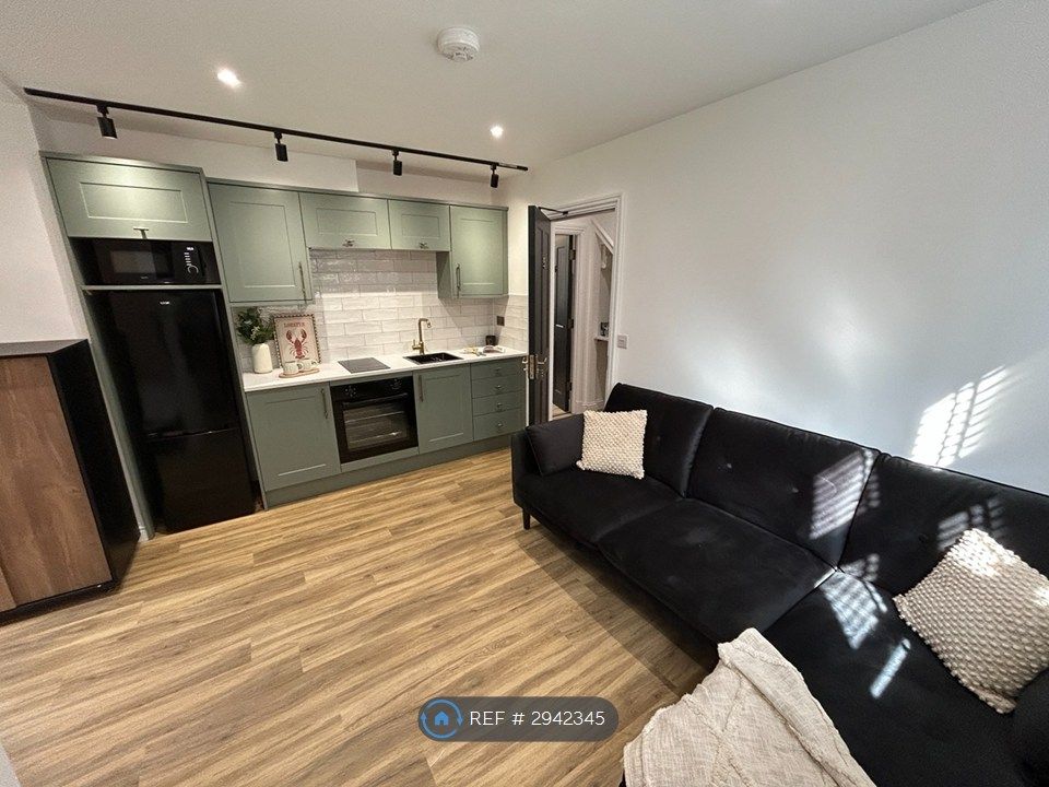 Property photo 3 of 9 Studio 5 Kitchen
