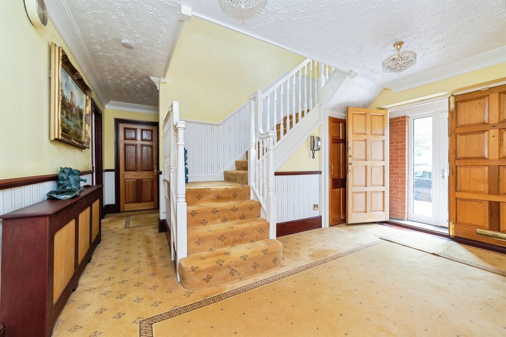 Property photo 2 of 25