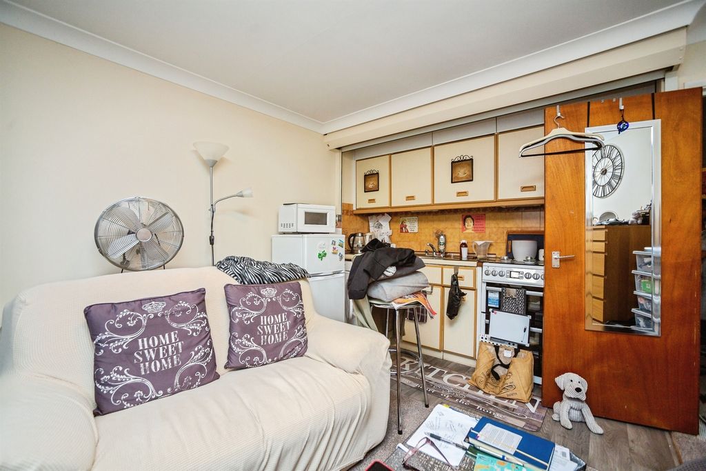 Property photo 3 of 6