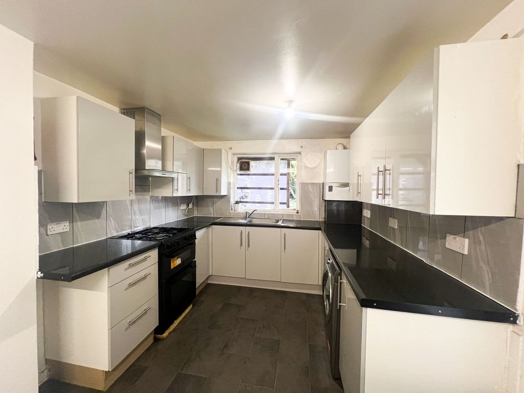 Property photo 2 of 12 Westdown Rd E15