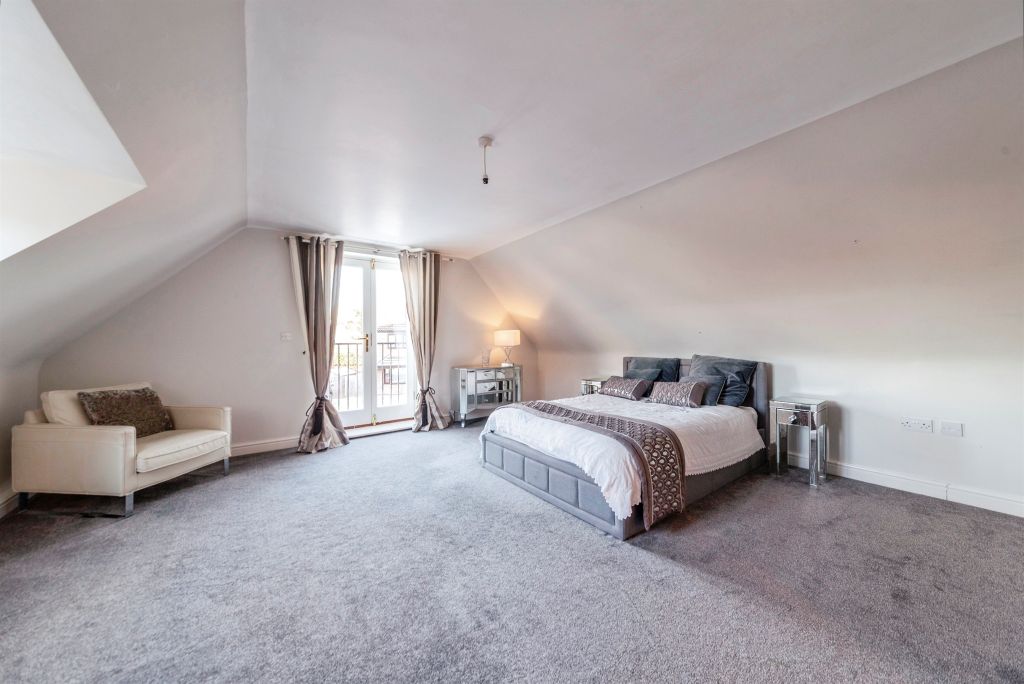 Property photo 2 of 27