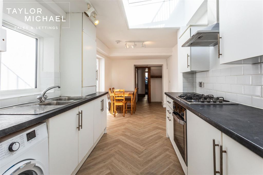 Property photo 3 of 40 Kitchen