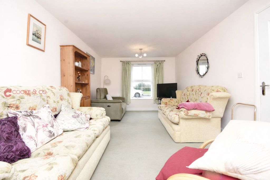 Property photo 3 of 16