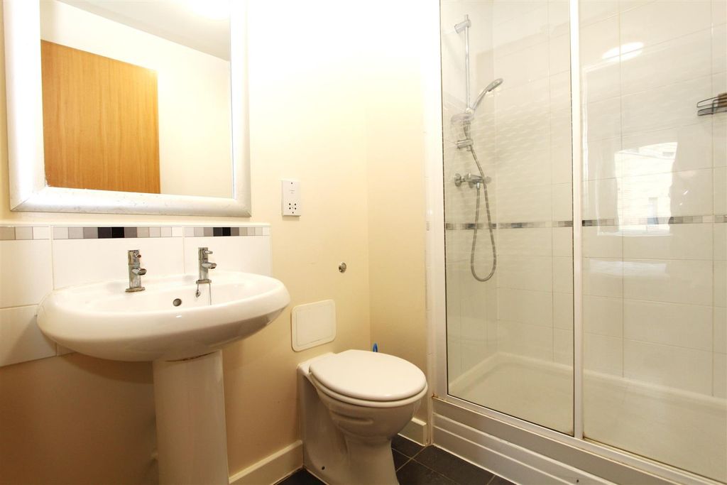 Property photo 1 of 7 En-Suite.Jpg