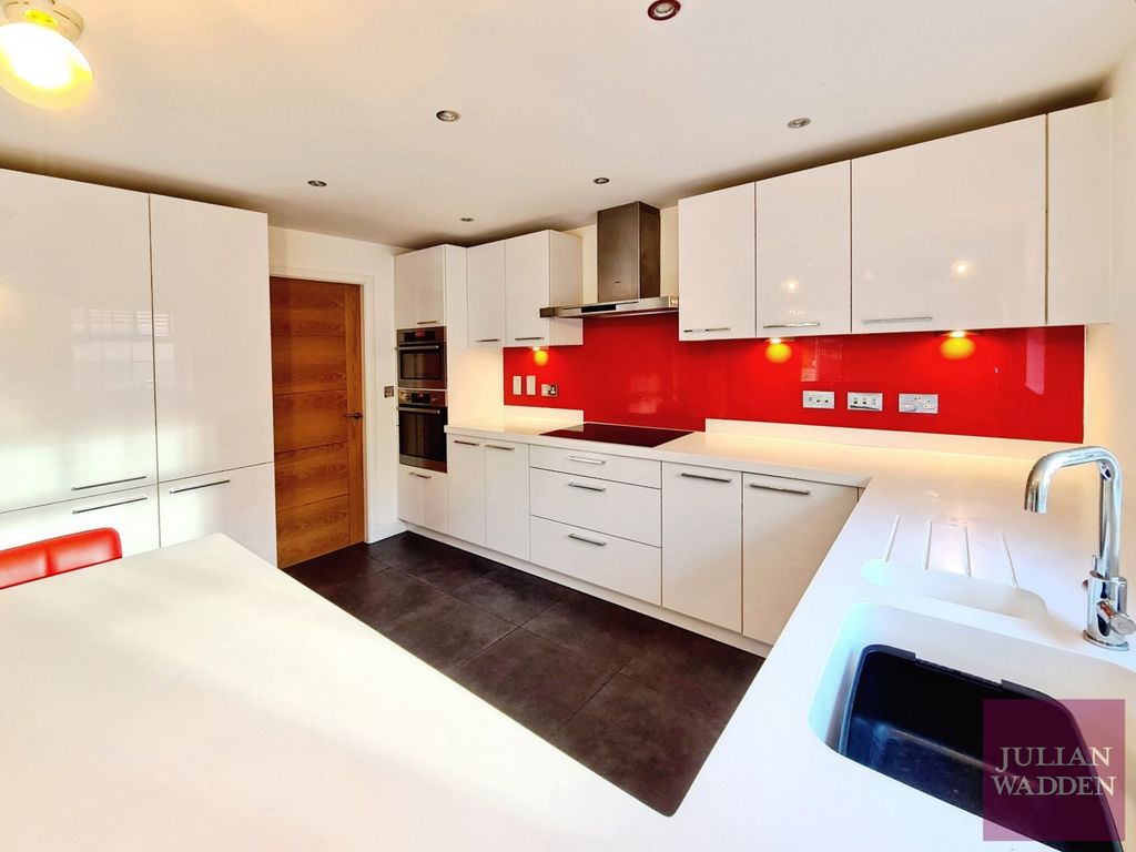 Property photo 2 of 33 Picture No. 14