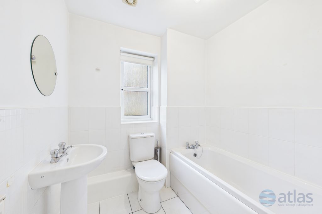 Property photo 3 of 14 Bathroom