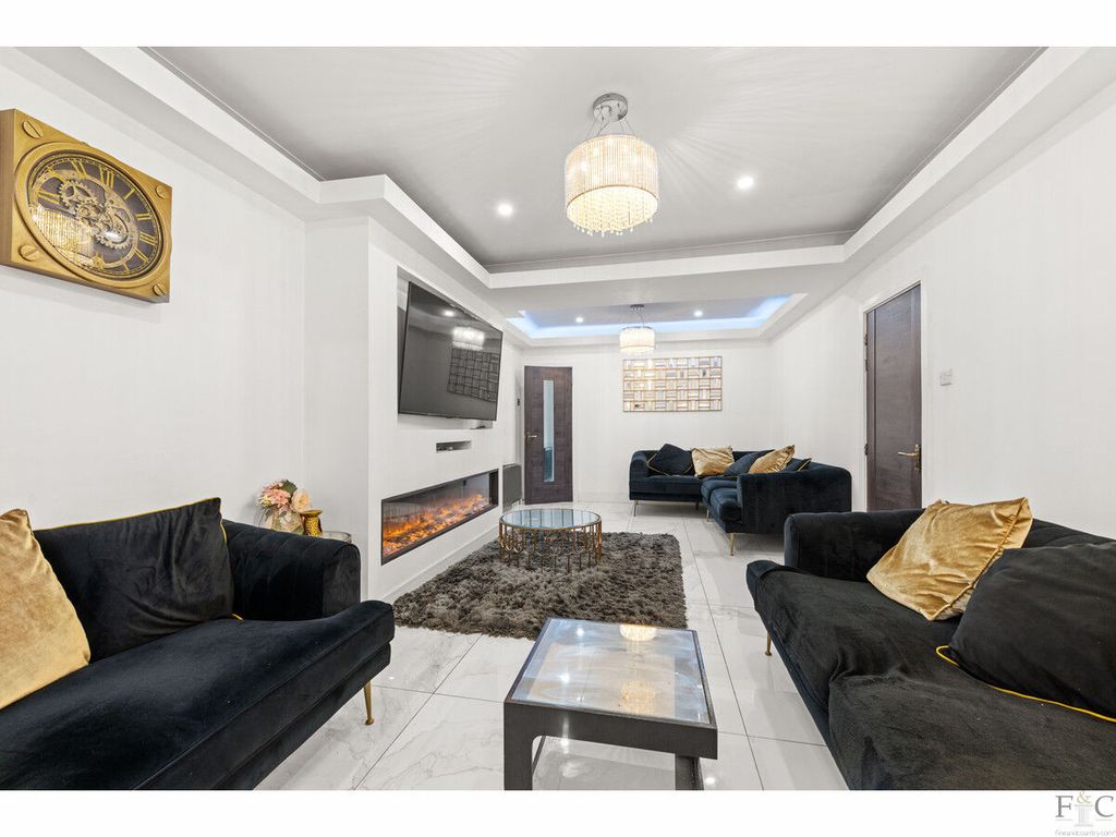 Property photo 3 of 25