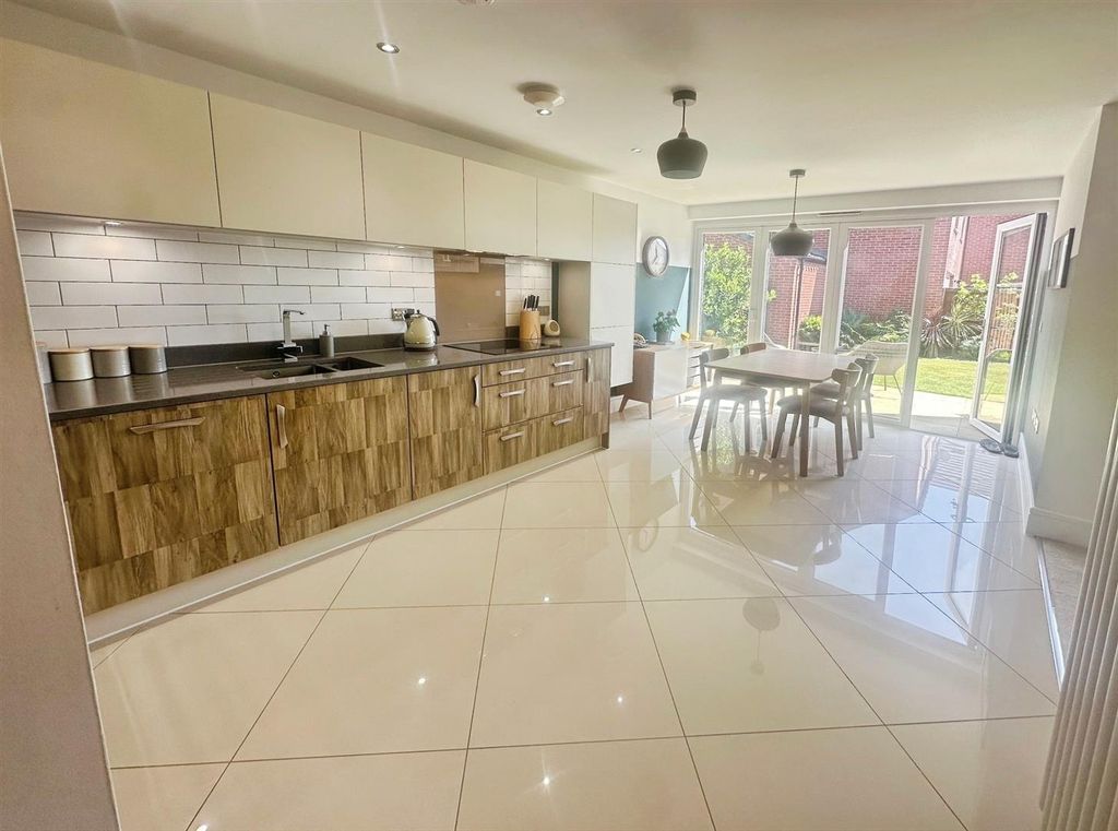 Property photo 2 of 19 Kitchen/Diner