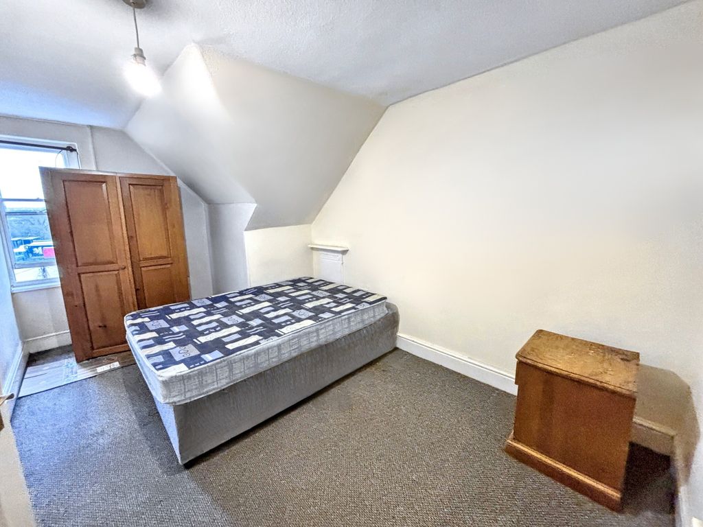 Property photo 2 of 4 Bedroom Glos