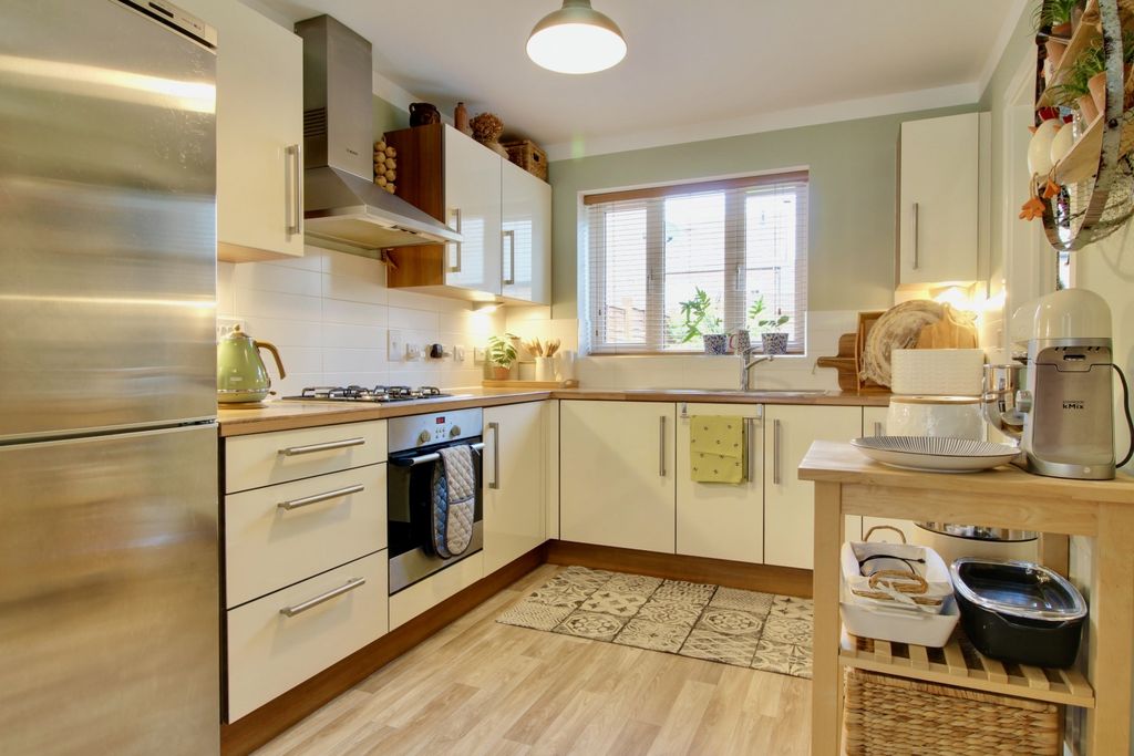 Property photo 3 of 20 Kitchen Area - Gus Critchlow Ewemove Hinckley