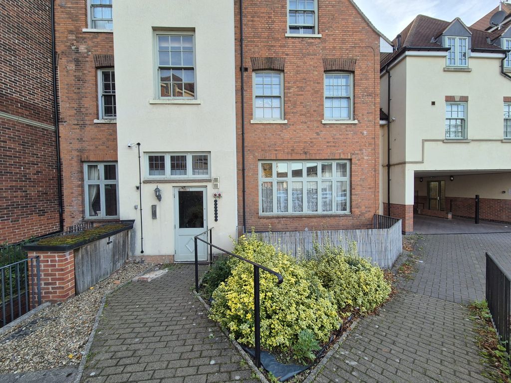 Property photo 3 of 11 Front