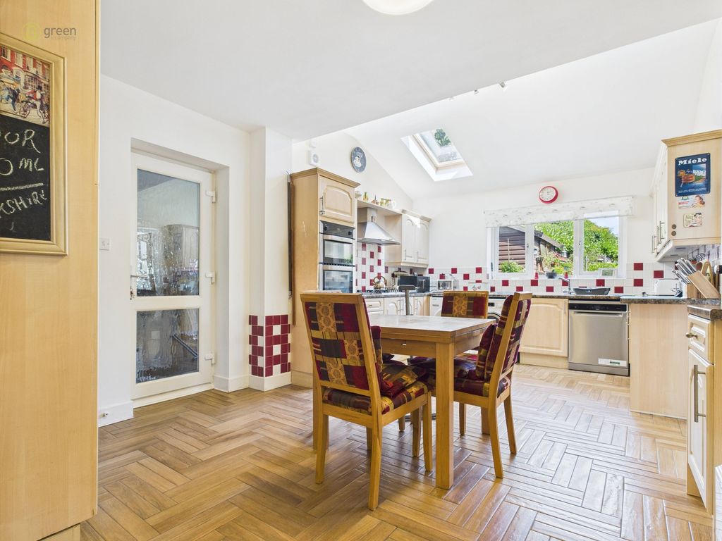 Property photo 2 of 64