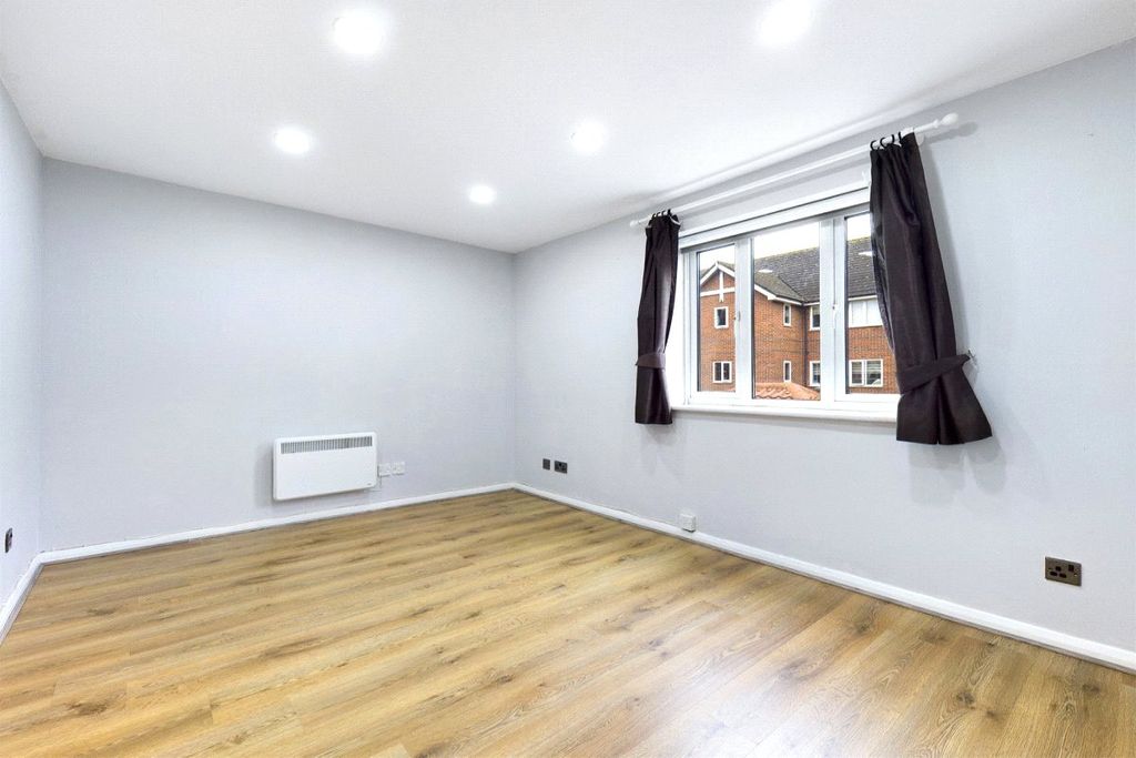 Property photo 2 of 10 Picture No. 03