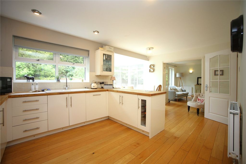 Property photo 2 of 18 Picture No. 30