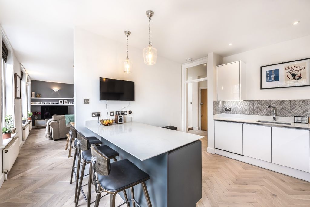 Property photo 3 of 11 462721 (4)