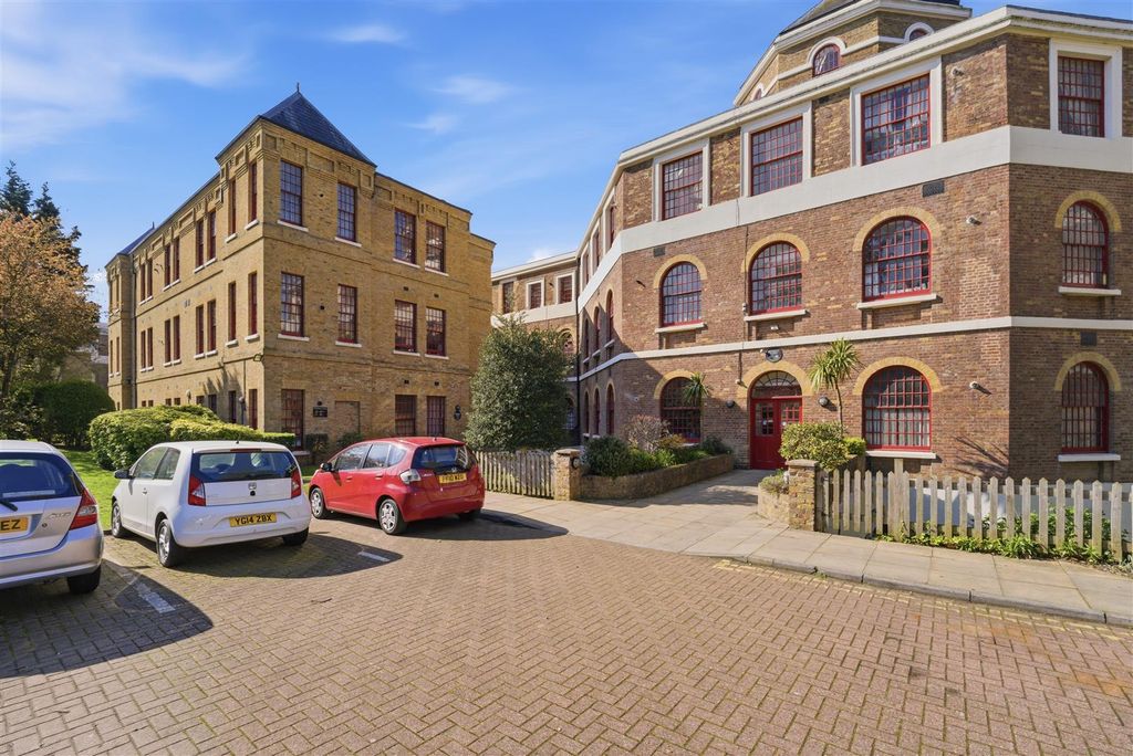 Property photo 1 of 15 78 Osterley Views.Jpg