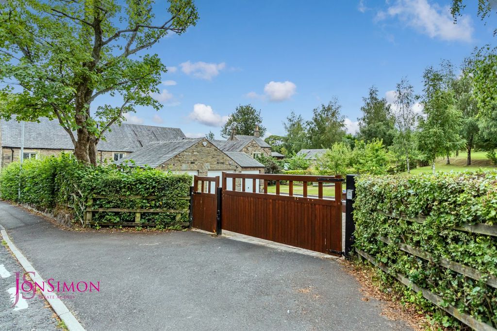 Property photo 2 of 63
