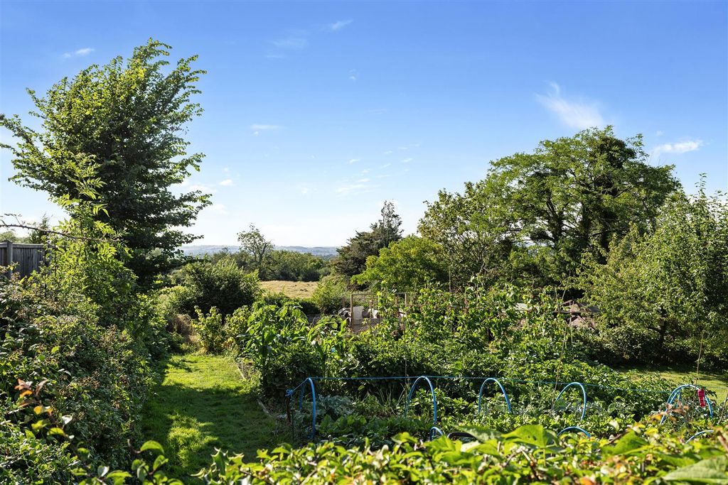 Property photo 2 of 21 111782_Treeside Green Lane Churchdown-29.Jpg
