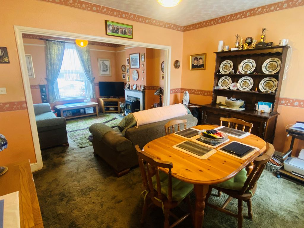 Property photo 3 of 19 Diningroom1