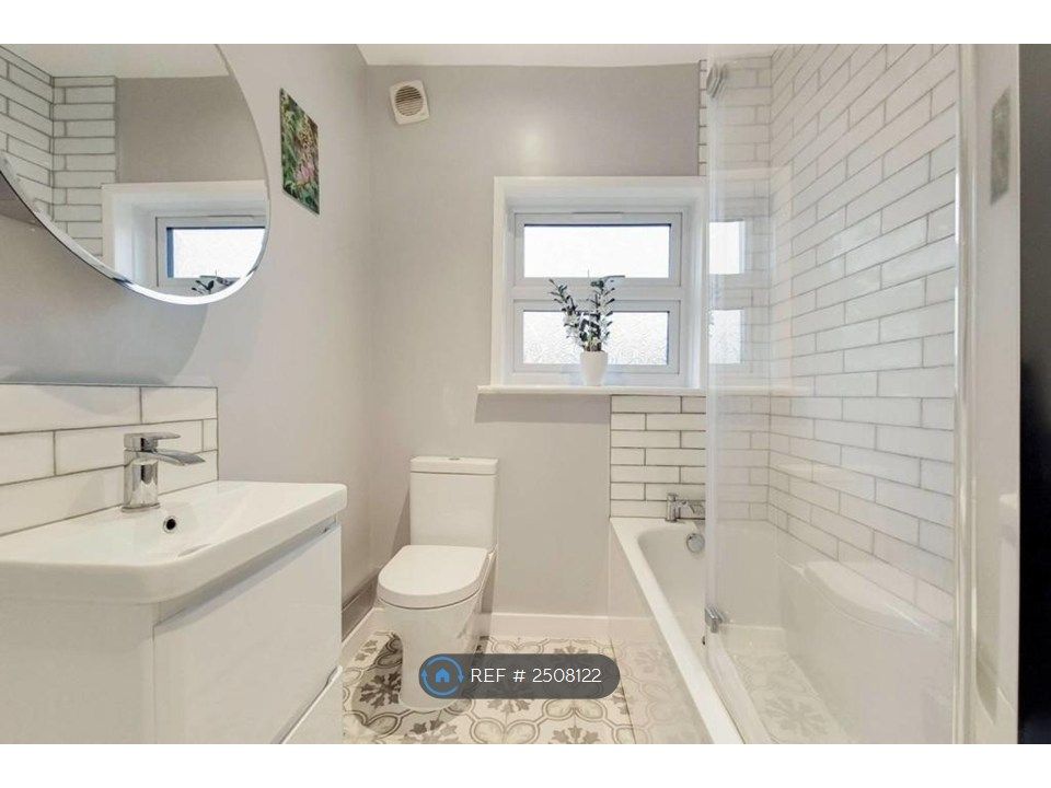 Property photo 2 of 14 Bathroom