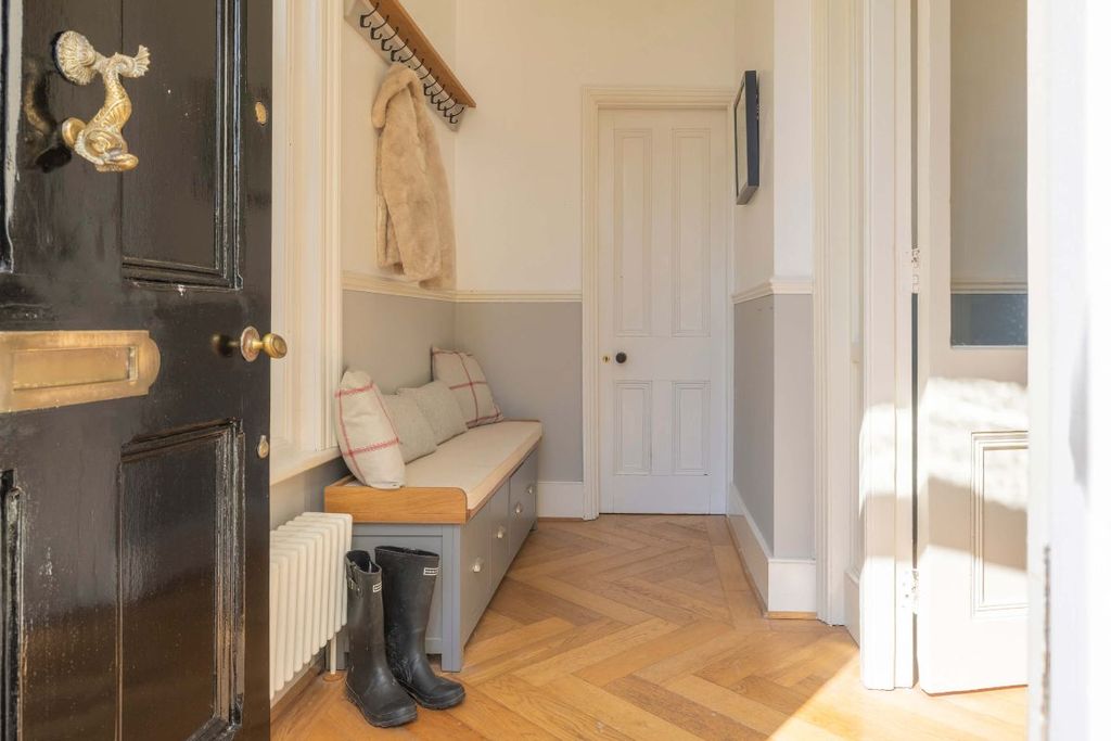 Property photo 2 of 26 Entrance Hall