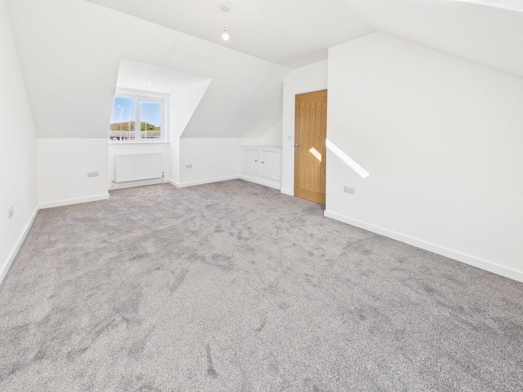 Property photo 3 of 10 Bedroom