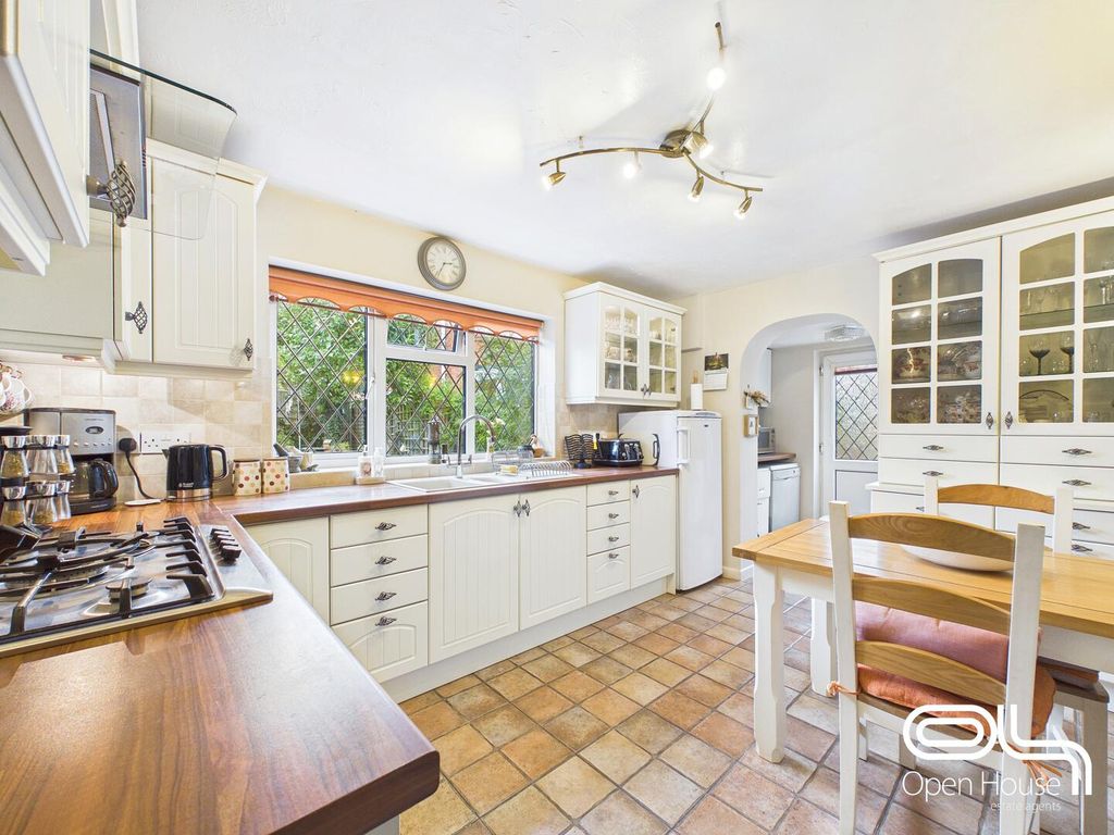 Property photo 3 of 21 Kitchen