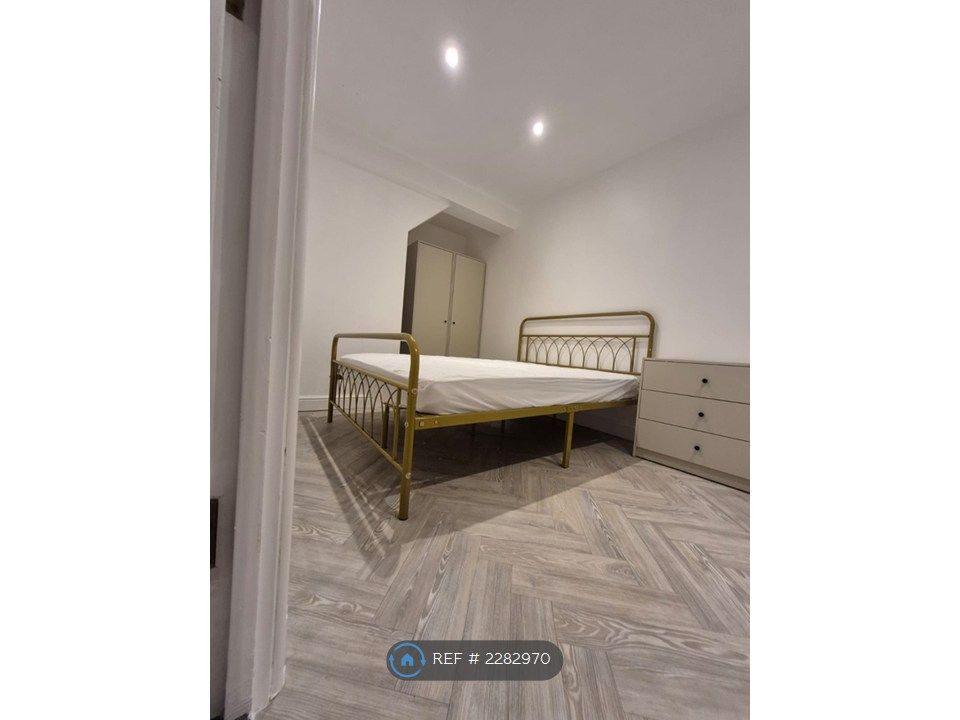 Property photo 2 of 14 Sitting Room