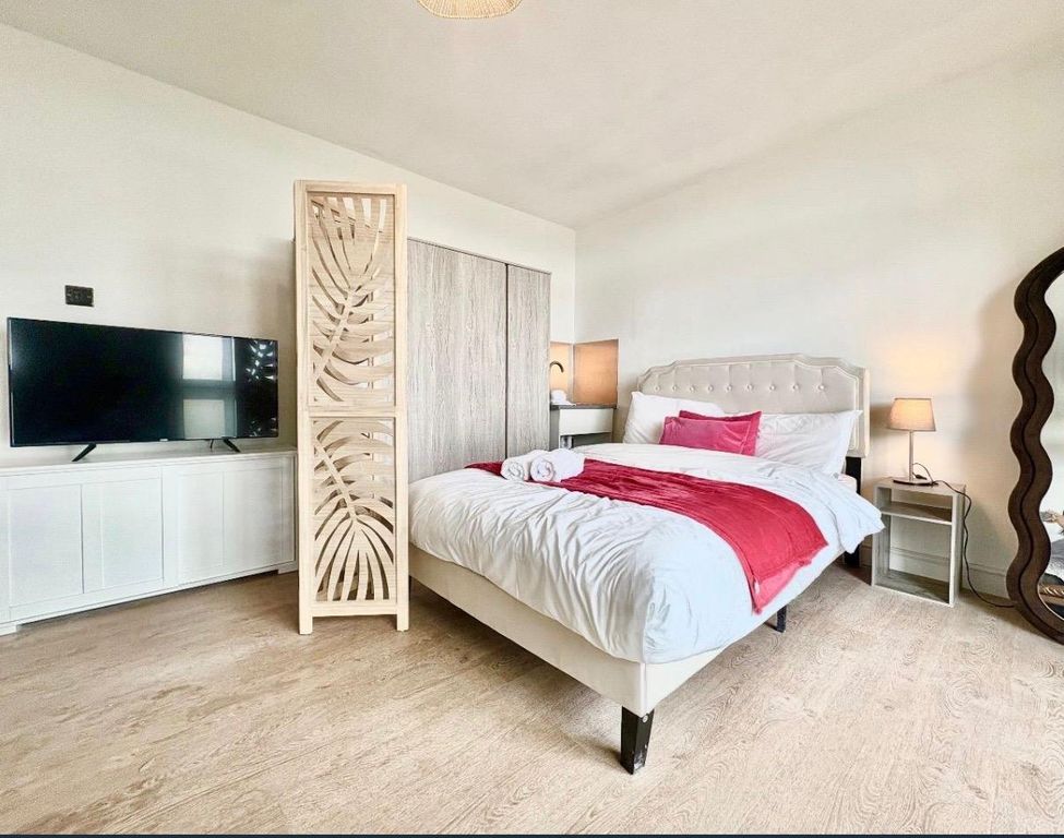 Property photo 1 of 4 Modern Two-Bedroom Apartment With Private Skyline-View Balcony