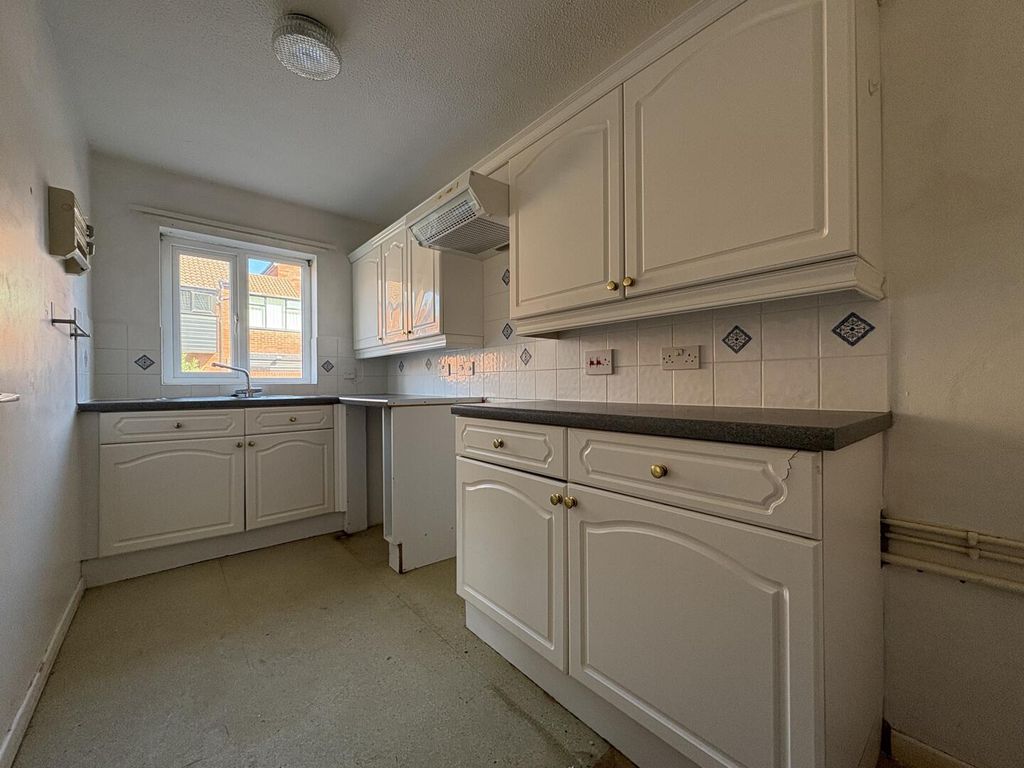 Property photo 2 of 12 Kitchen