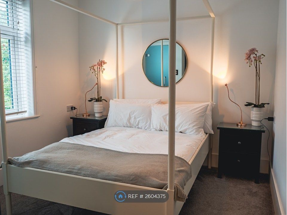 Property photo 3 of 6 Bedroom 1