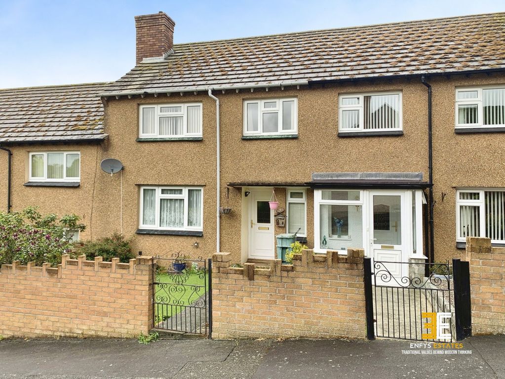 Property photo 2 of 28