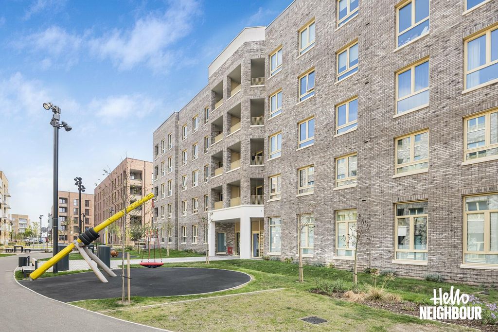 Property photo 1 of 17 Front (Exterior)