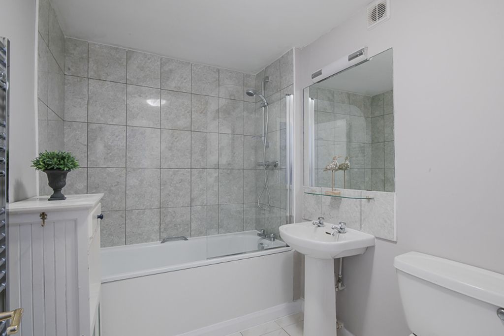 Property photo 2 of 6 Bathroom
