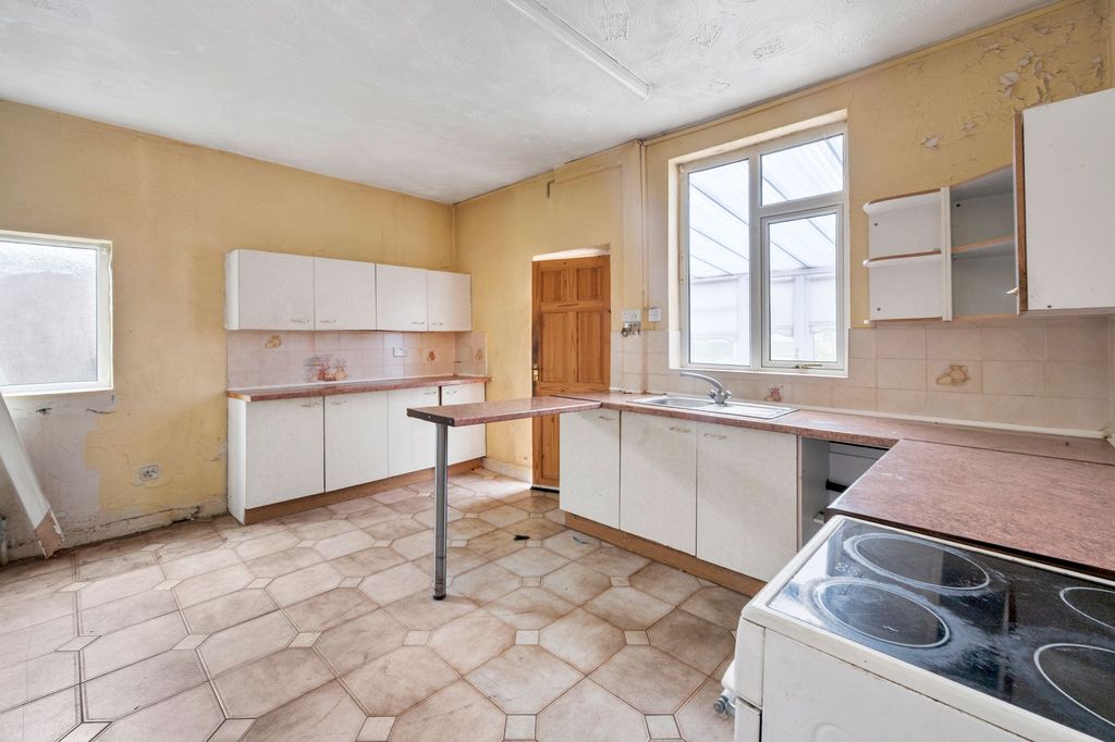 Property photo 3 of 24